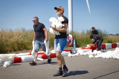 hulp
voor het opbouwen van de baan wordt door de organisatie een beroep gedaan op de deelnemers
