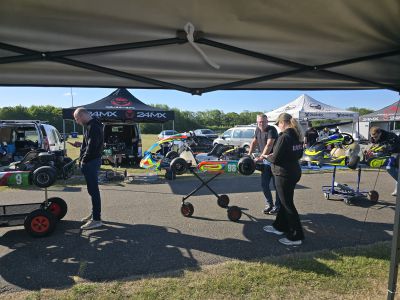 keuring
in de rij voor de technische keuring
